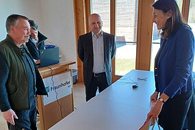 Anne Franke im Gespräch mit Dr. Volker Thome (Mitte) und Gerhard Waas 