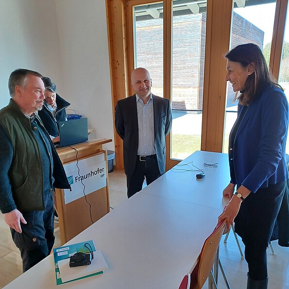 Anne Franke im Gespräch mit Dr. Volker Thome (Mitte) und Gerhard Waas